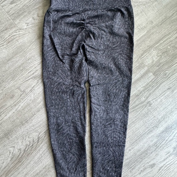 GymShark Women’s Black Patterned Leggings Appx Size 8 - Picture 3 of 8